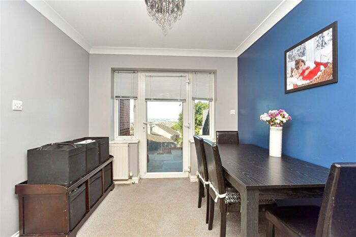 3 Bedroom Chalet For Sale In Union Road, Minster On Sea, Sheerness, Kent, ME12