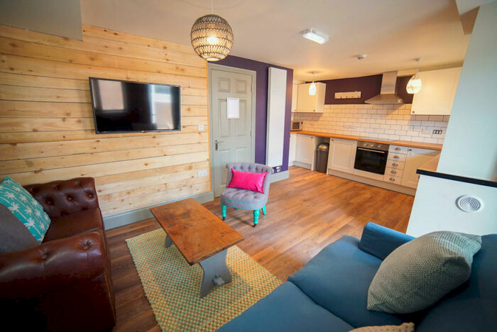 5 Bedroom Apartment To Rent In Apartment, Mary Morris House, Shire Oak Road, LS6