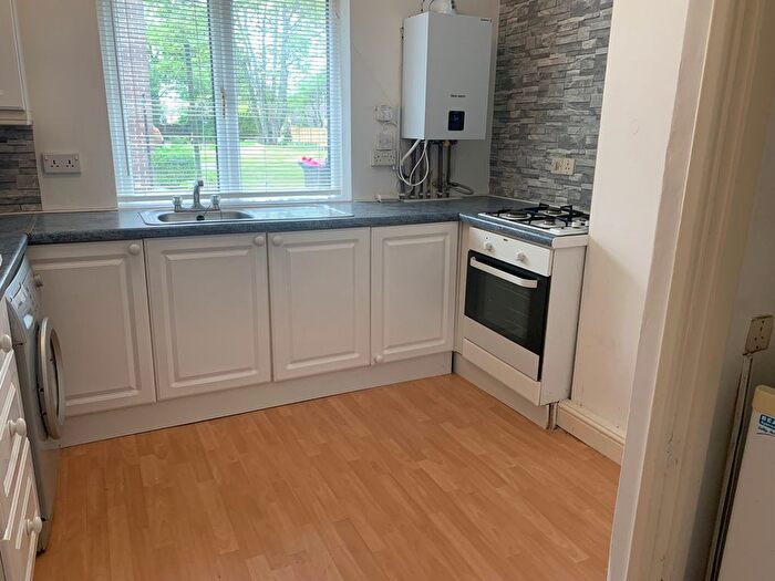 2 Bedroom Flat To Rent In Broom Court, Rotherham, S60