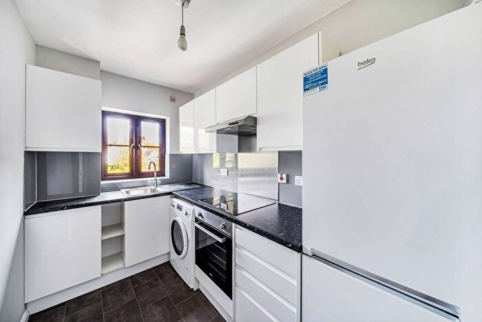 1 Bedroom Flat To Rent In Dellfield Court, Watford, WD17