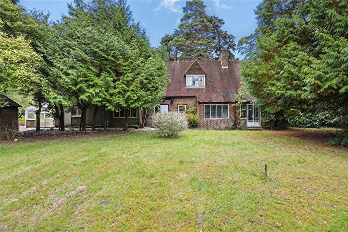 3 Bedroom Detached House To Rent In Camp End Road, Weybridge, Surrey, KT13