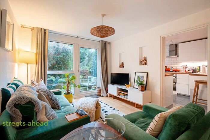 2 Bedroom Flat For Sale In Beulah Hill, Crystal Palace, SE19