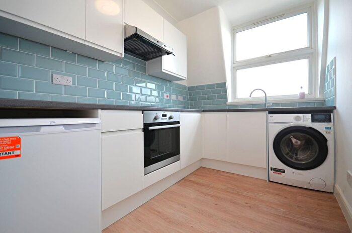 1 Bedroom Flat To Rent In Mill Hill Road, Acton, W3