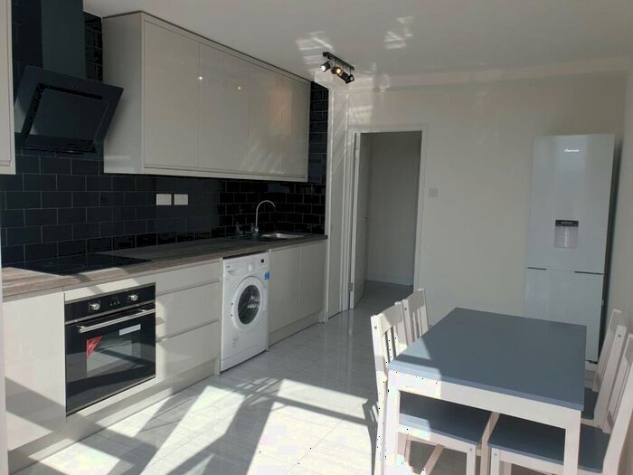 3 Bedroom Apartment To Rent In Addy House, Rotherhithe New Road, London, SE16