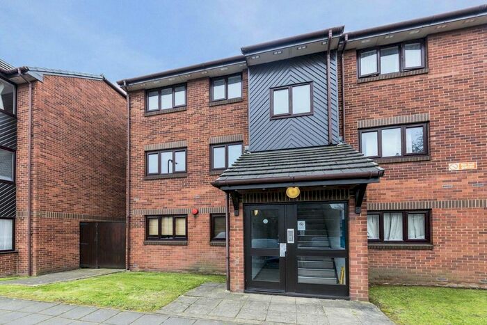 2 Bedroom Flat To Rent In Perry Avenue, London, W3