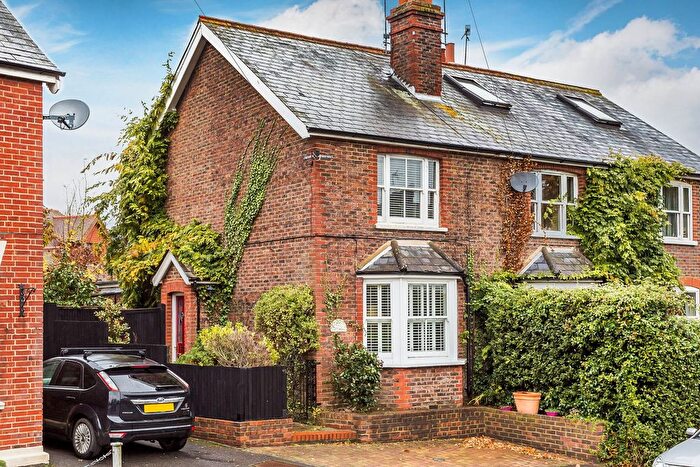 3 Bedroom Semi Detached House For Sale In Saxbys Lane, Lingfield, RH7