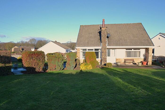 3 Bedroom Detached House For Sale In Leeds Road, Thackley, BD10