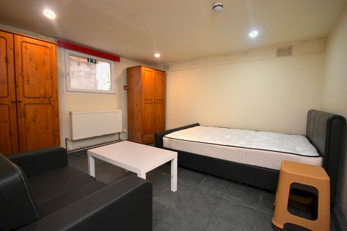 1 Bedroom Flat To Rent In Denmark Road, Reading, Berkshire, RG1