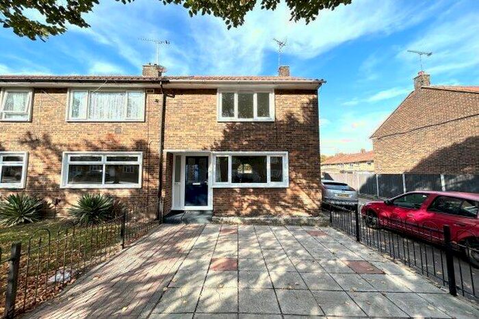 2 Bedroom Property To Rent In Witchards, Basildon, SS16