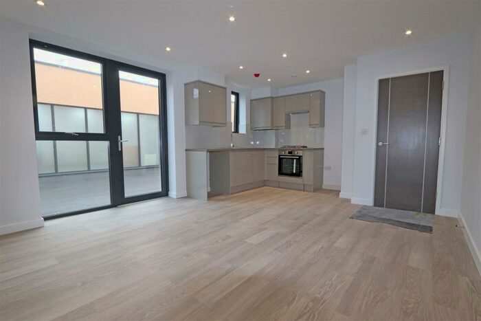 2 Bedroom Flat To Rent In London Road, Westcliff-On-Sea, SS0