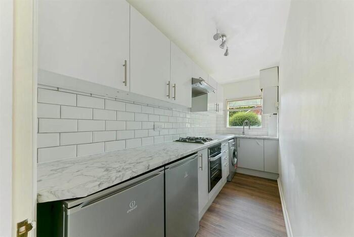 1 Bedroom Flat To Rent In Raglan Road, Reigate, RH2