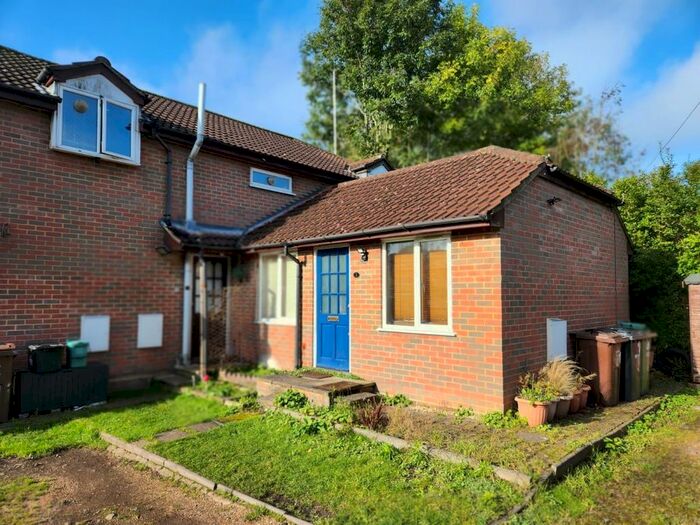 1 Bedroom Bungalow To Rent In Water Meadows, Frogmore, St.Albans, AL2