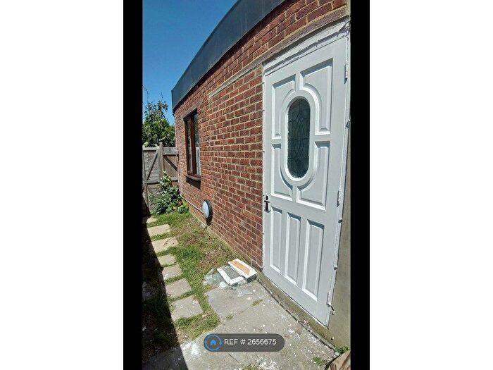 1 Bedroom Bungalow To Rent In Richmond, Richmond, TW10