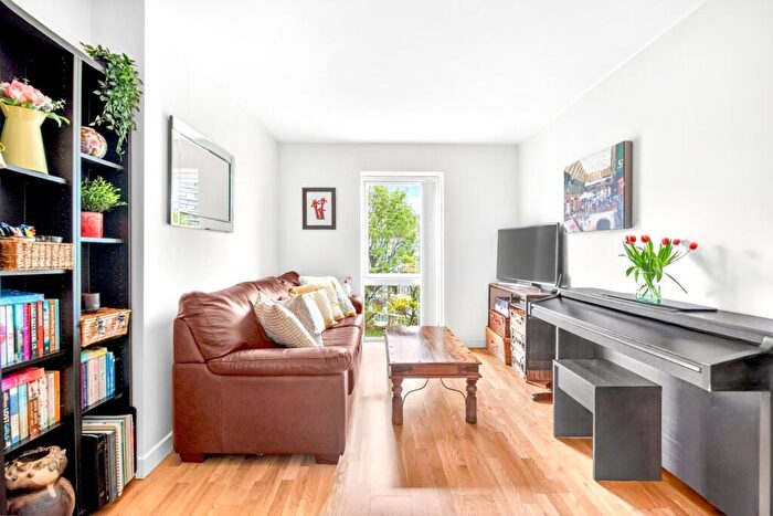 1 Bedroom Apartment For Sale In Sun Passage, London, SE16