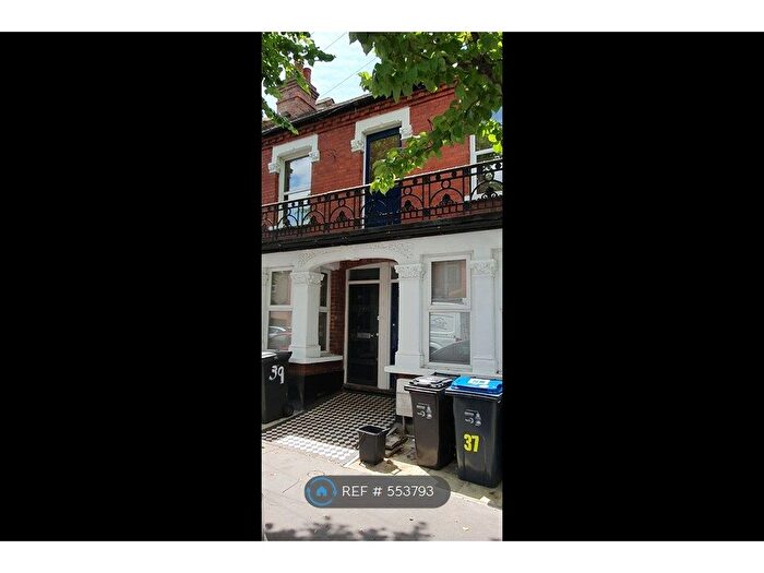 2 Bedroom Maisonette To Rent In Ingatestone Road, London, SE25