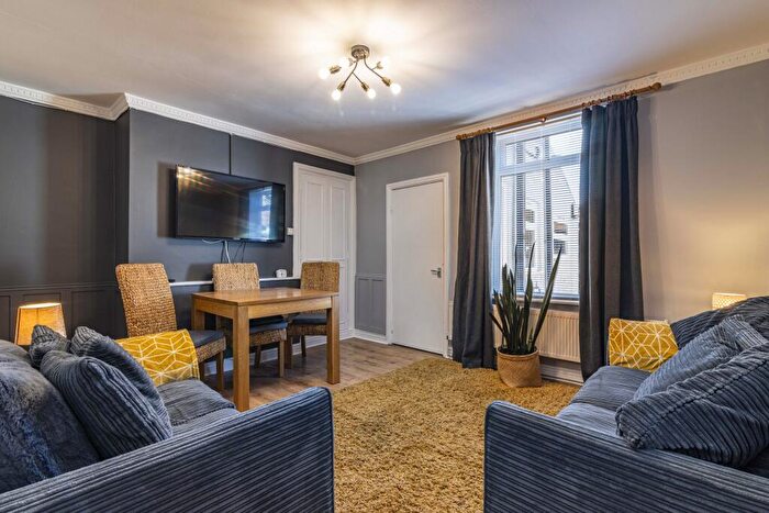 3 Bedroom Terraced House To Rent In Portland St // Bed // Aug, LN5
