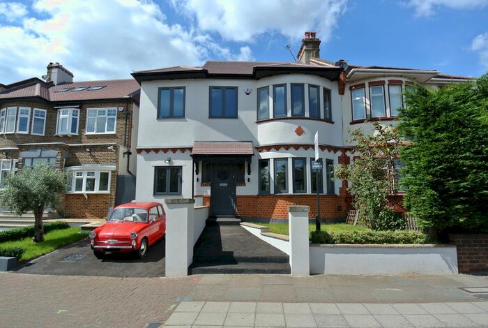 4 Bedroom Semi-Detached House To Rent In Donnington Road, Willesden Green, NW10