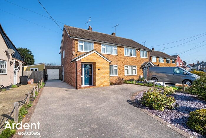 3 Bedroom Semi-Detached House For Sale In Crescent Road, Heybridge, CM9