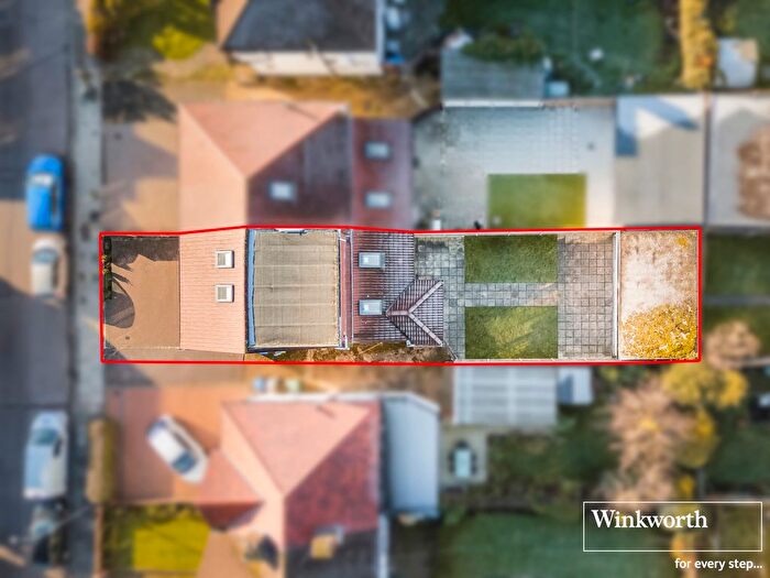 4 Bedroom Semi Detached House For Sale In Dorchester Way, Harrow, Middlesex, HA3