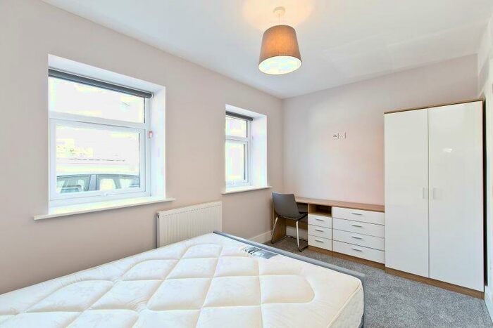 2 Bedroom Flat To Rent In Apartment, Lynthorpe House, City Centre, S1