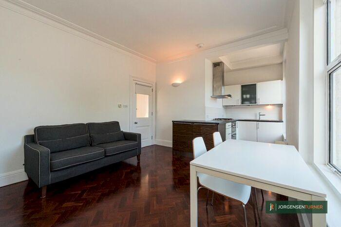 2 Bedroom Flat To Rent In Uxbridge Road, Shepherds Bush, London, W12