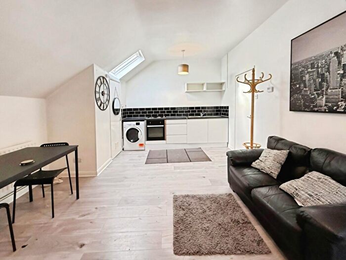 1 Bedroom Flat To Rent In Woodborough Road, Nottingham, NG3