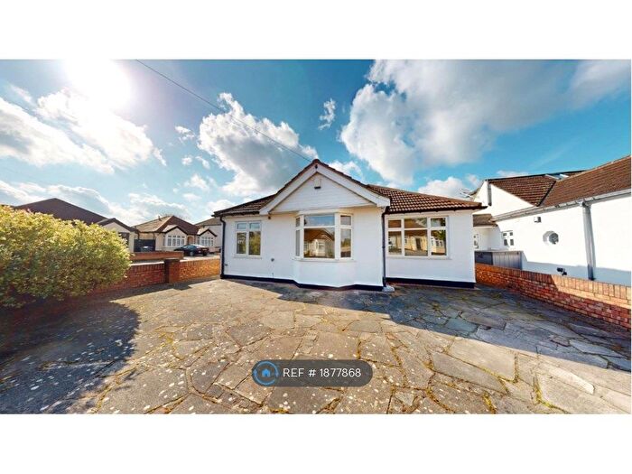4 Bedroom Bungalow To Rent In Bedford Gardens, Hornchurch, RM12