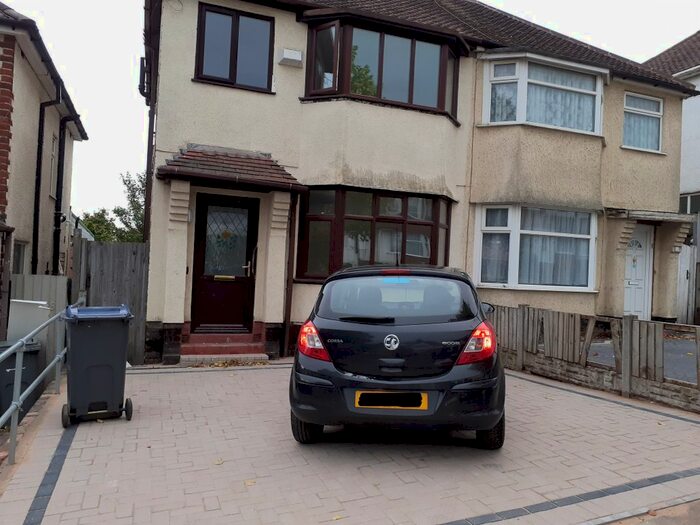 3 Bedroom Semi-Detached House To Rent In Great Barr, Birmingham, West Mids, B42