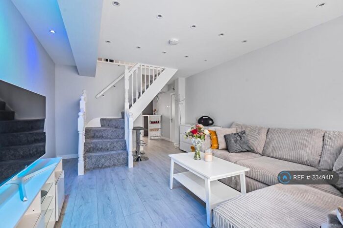 2 Bedroom End Of Terrace House To Rent In Richards Avenue, Romford, RM7