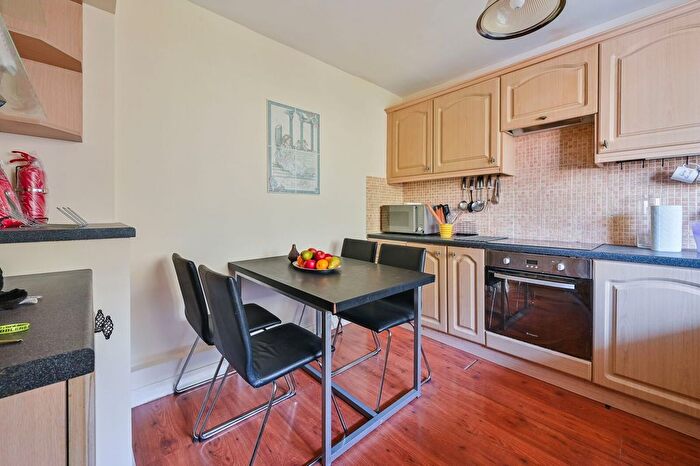3 Bedroom Flat To Rent In Ampthill Square, Camden Town, London, NW1