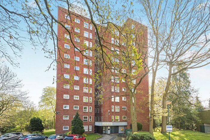 1 Bedroom Flat For Sale In Wake Green Park, Birmingham, West Midlands, B13