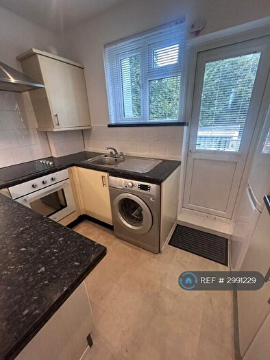 2 Bedroom Flat To Rent In Avery Hill Road, London, SE9