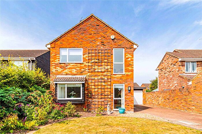 4 Bedroom Detached House For Sale In Brownlow Avenue, Edlesborough, Buckinghamshire, LU6