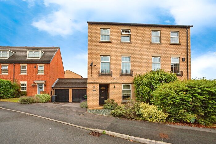 4 Bedroom Semi-detached House For Sale In Bretton Close, Brierley, Barnsley, S72