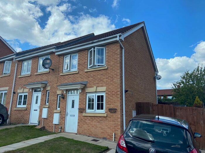 Houses for sale & to rent in WF17 0EW, Leeds Road, Birstall And