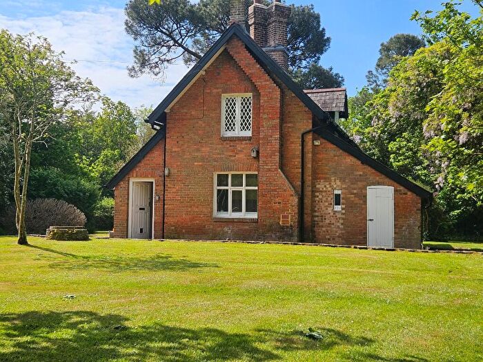 3 Bedroom Detached House To Rent In Wallisdown Road, Bournemouth, Dorset, BH10