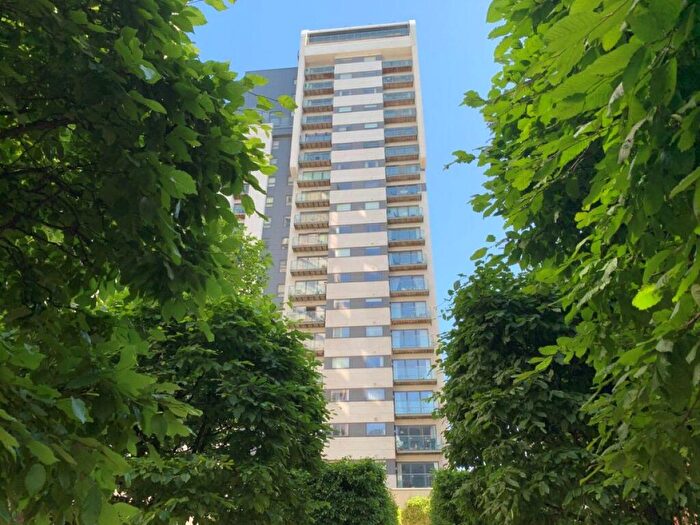 2 Bedroom Apartment For Sale In Lord Street, Manchester, Greater Manchester, M4