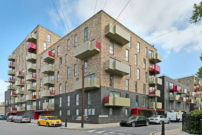 3 Bedroom Apartment To Rent In Sketch Apartment, White Horse Lane, Stepney Green, E1