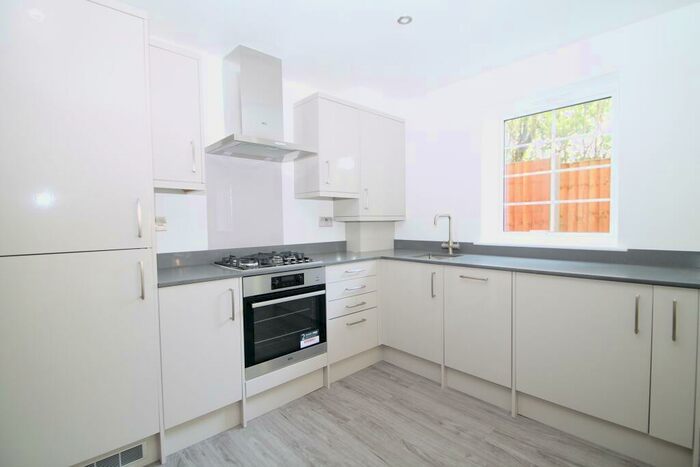 3 Bedroom Flat To Rent In Green Lane, CR8