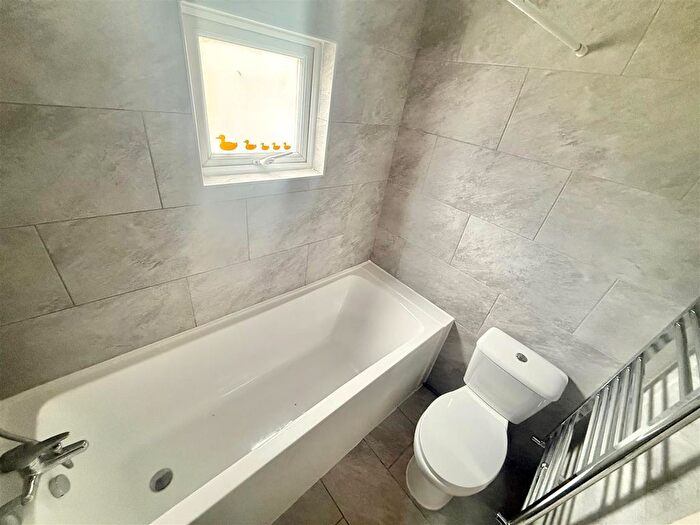 2 Bedroom Terraced House To Rent In Russell Street, Luton, LU1