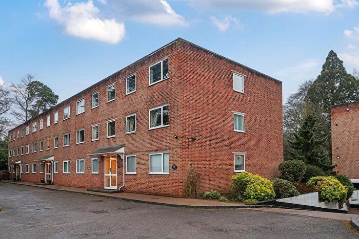 2 Bedroom Flat For Sale In Cardwell Crescent, Sunninghill, SL5