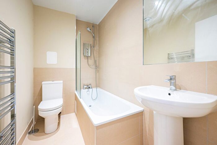 2 Bedroom Flat To Rent In Albert Street, Dundee, DD4