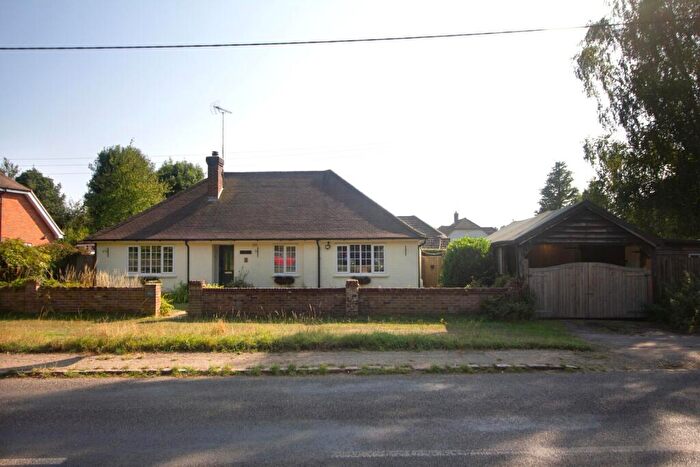 3 Bedroom Bungalow For Sale In Stoke Row Road, Kingwood, Henley-on-Thames, Oxfordshire, RG9
