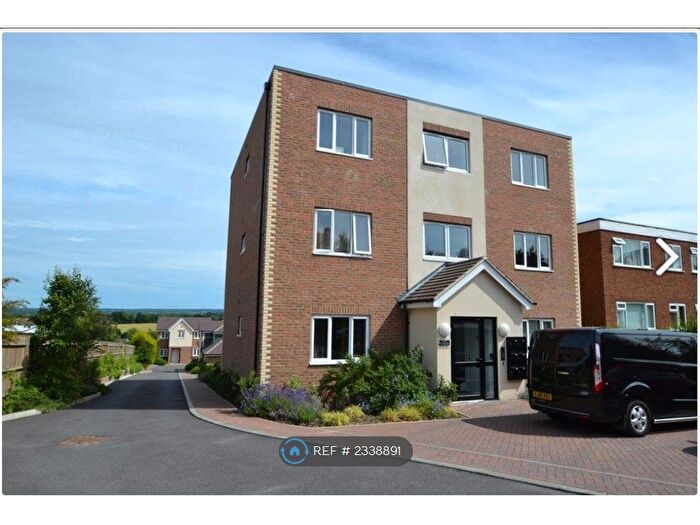 2 Bedroom Flat To Rent In Green Lane, Chessington, KT9