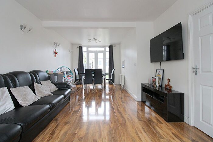 3 Bedroom Terraced House To Rent In Brent Park Road, London, NW4