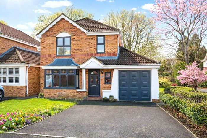 4 Bedroom Detached House For Sale In Derry Close, Ash Vale, Aldershot, Surrey, GU12