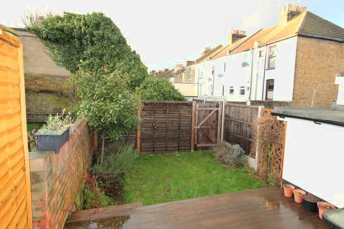 1 Bedroom Flat To Rent In Richmond Road, Gillingham, ME7
