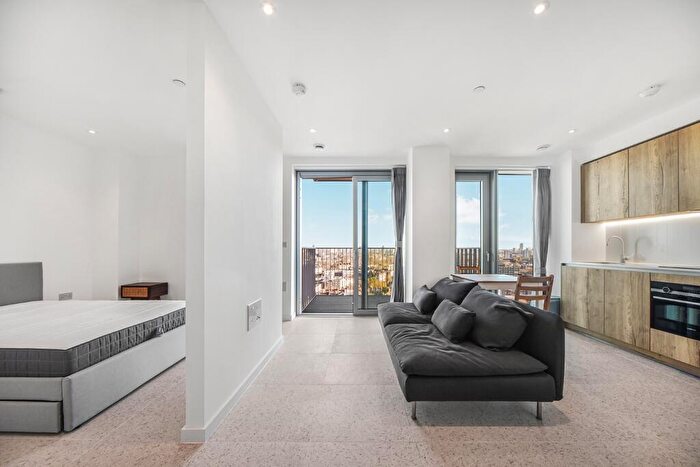 Apartment To Rent In Jacquard Point, Tapestry Way, E1