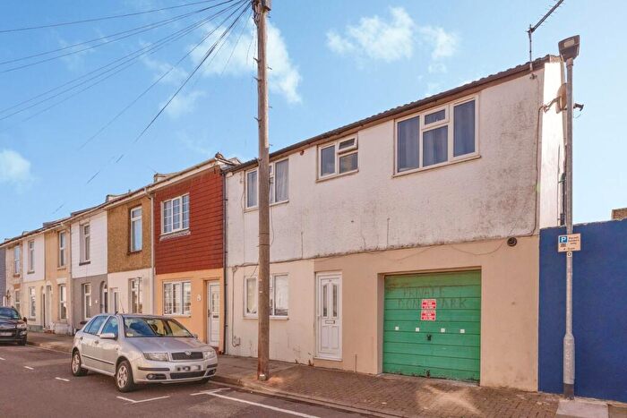 2 Bedroom End Of Terrace House For Sale In Binsteed Road, Portsmouth, PO2