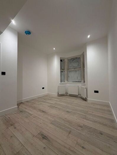 5 Bedroom Detached House To Rent In Sydenham Road, Croydon, CR0